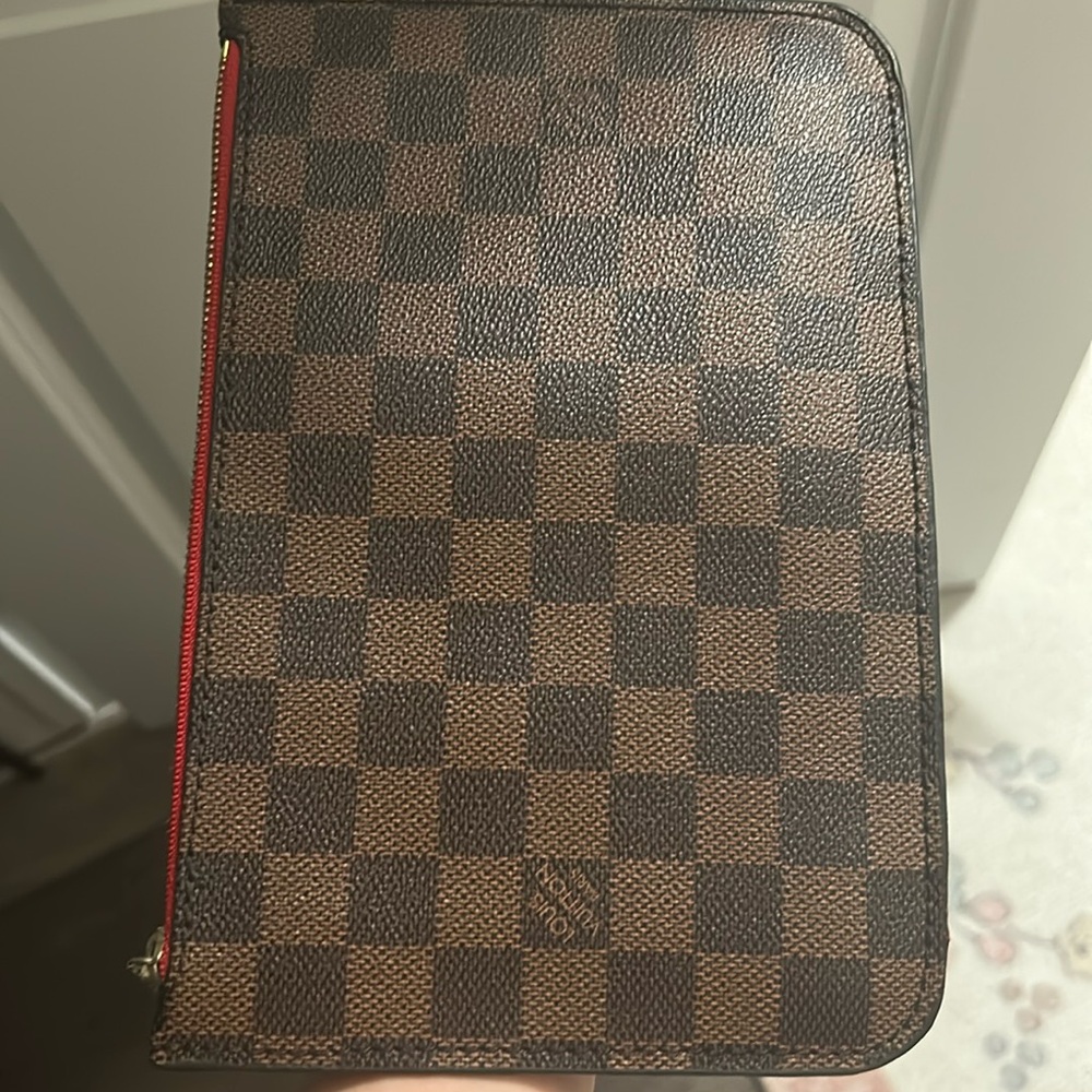 Lv pouch